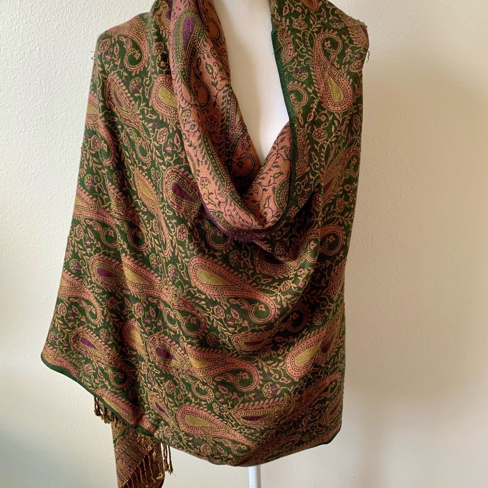 Elegant Paisley Green and Gold pashmina